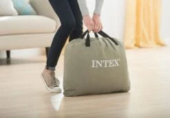 Intex Pillow Rest Raised Luchtbed - Eenpersoons 13 Intex Pillow Rest Raised Luchtbed - Eenpersoons -Online Camping Winkel 1320 1900 64122 inuse1 2017 300