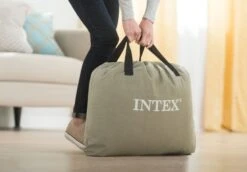 Intex Deluxe Pillow Rest Raised Luchtbed - Queensize - Ingebouwde Elektrische Pomp 16 Intex Deluxe Pillow Rest Raised Luchtbed - Queensize - Ingebouwde Elektrische Pomp -Online Camping Winkel 1320 1900 64136 inuse1 2017 300
