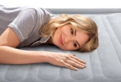 Intex Comfort Plush Luchtbed - Eenpersoons - Ingebouwde Elektrische Pomp -Online Camping Winkel 1320 1900 67766 inuse4 2022 300