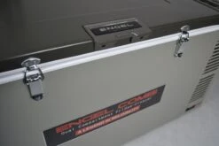 Engel MD60F-C Dual-zone Compressor Koelbox - 57 Liter -Online Camping Winkel 1900 2849 md60fc verschluss detail