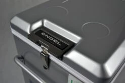 Engel MT45F-S Compressor Koelbox - 40 Liter 15 Engel MT45F-S Compressor Koelbox - 40 Liter -Online Camping Winkel 1900 2849 mt45fs verschluss detail