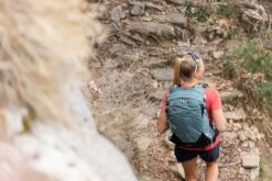 Osprey Sirrus Wandelrugzak - 24 Liter - Blauw 23 Osprey Sirrus Wandelrugzak - 24 Liter - Blauw -Online Camping Winkel osprey stratossirrus 3 1